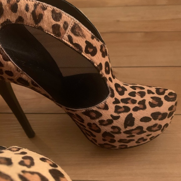 ❤️SOLD❤️Guess heels very nice worn once - Picture 3 of 4